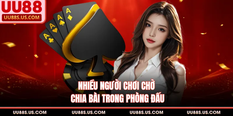 Nhiều người chơi chờ chia bài trong phòng đấu